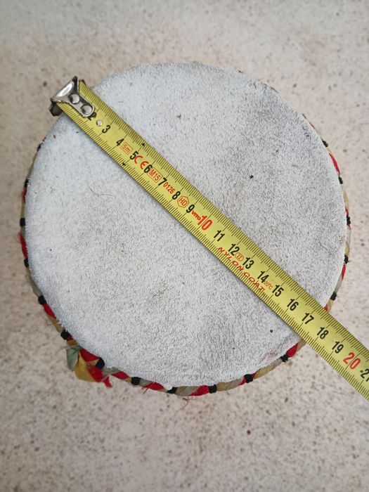 Djembē / tambor africano, medidas:
 27/18cm