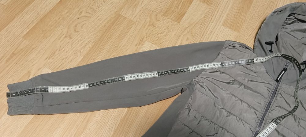 Вітровка Weekend Offender