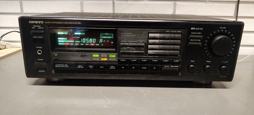 Amplituner ONKYO TX-7830