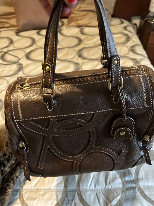 Mala Purificacion Garcia em pele castanha