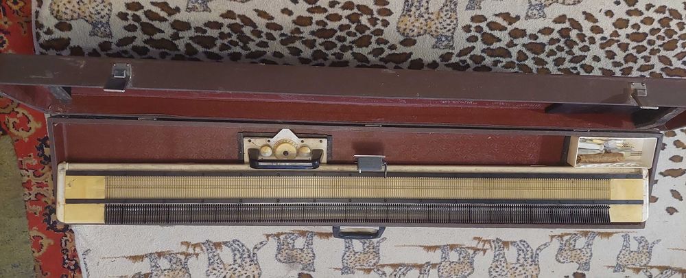 Б/У Машина плосковязальная ручная марки ПВР 5-120 "Украинка" 1993