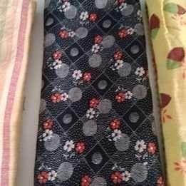 Pedaços de veludo cotelê e tecidos muito antigos  #