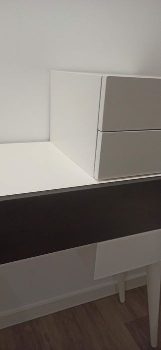 Toucador ( também pode ser usado como secretária)