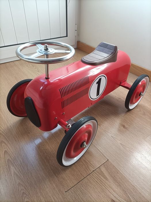 Carro andarilho como novo