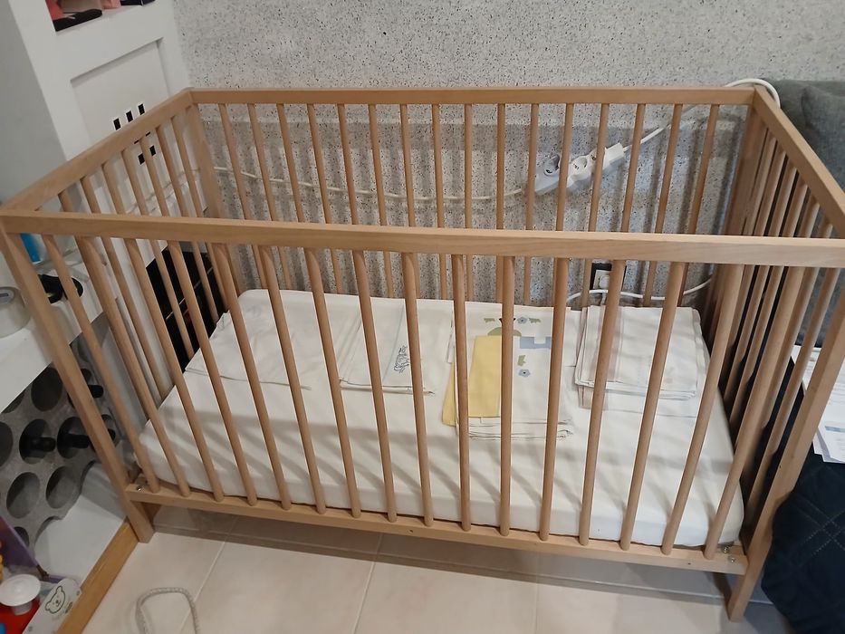 Berço IKEA praticamente novo
