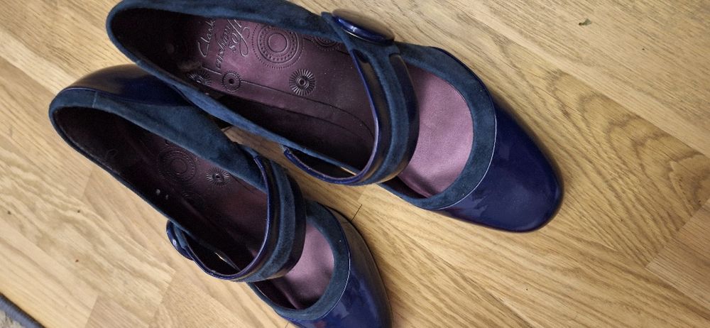 Buty na obcasie Clarks