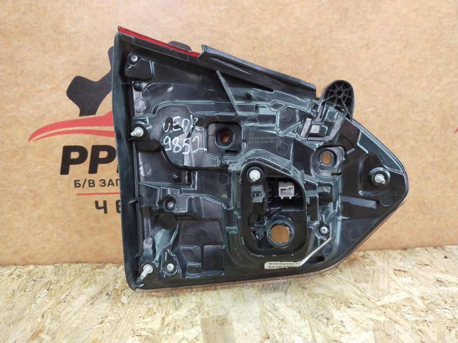 Subaru Forester V SK 18-24 Фонарь задний правый в крышку багажника TYC