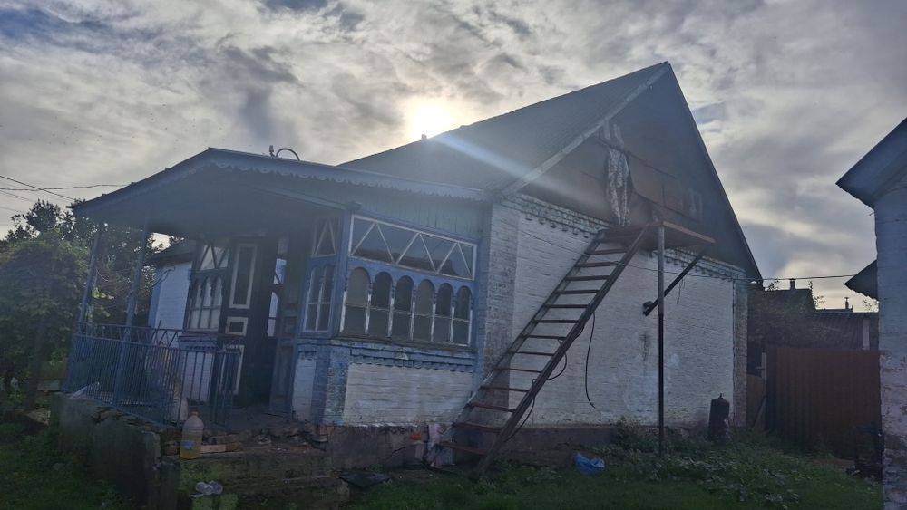 продам будинок  в селі. Новоселиця