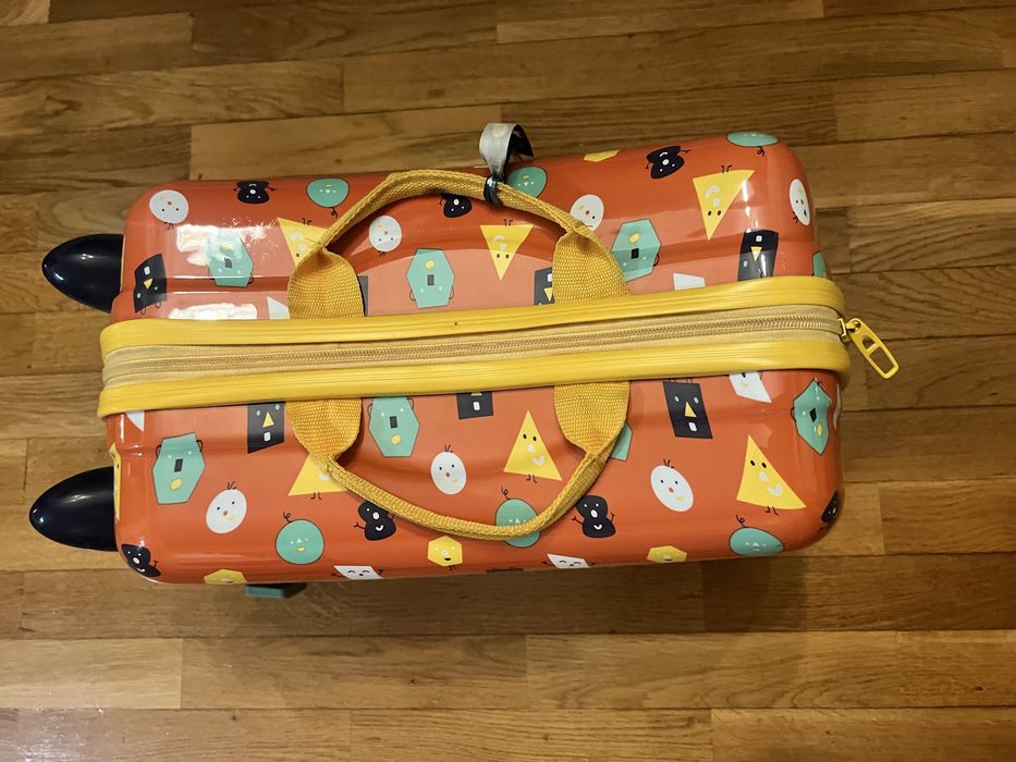 Mala de viagem para criança.