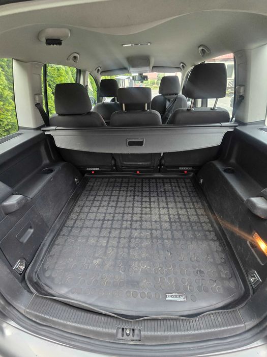 Sprzedam rodzinne auto Touran  7 osobowy