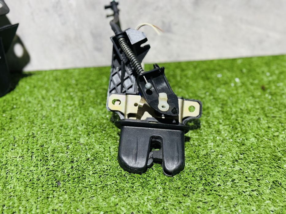 Замок задній ляди Ауді А4 Б6 7 кришки багажника Audi A4 B6 7