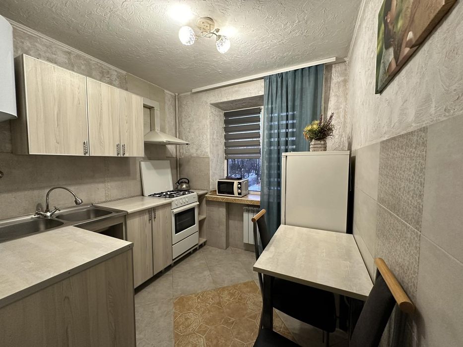 Подобово,ЦЕНТРІ, 1-2 кім,Соборна 58,фіск.чек,чиста!!!