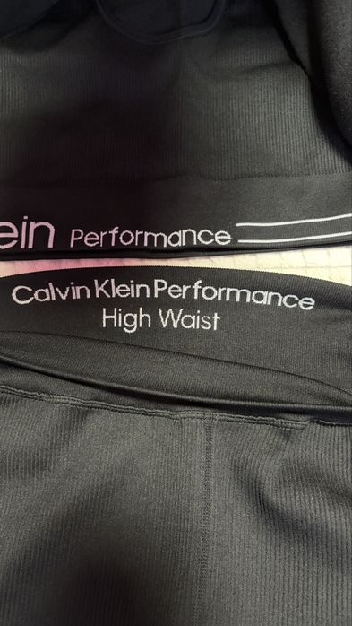 жіночий костюм Calvin Klein в ідеальному стані