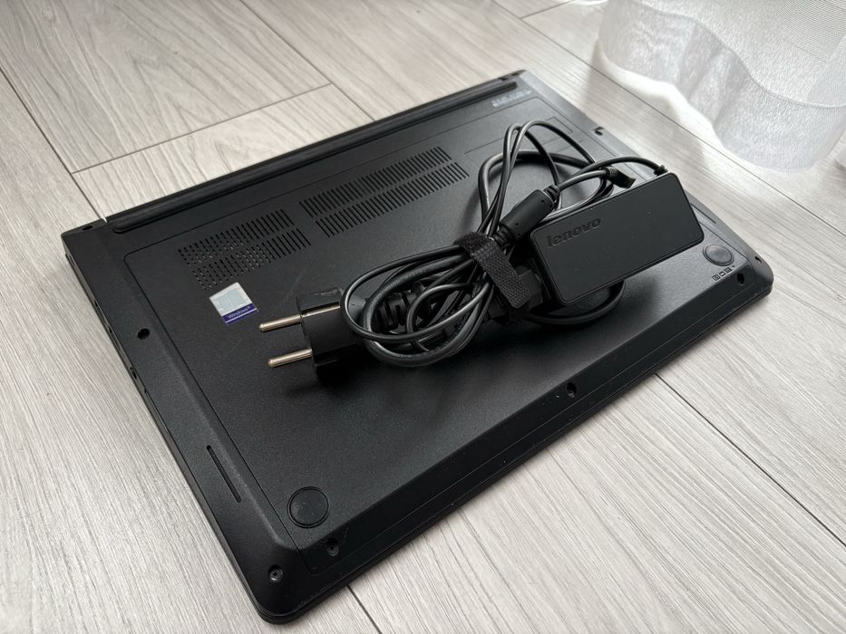 Lenovo ThinkPad E470 i5-7200U 8GB 256GB SSD Windows 10 PRO