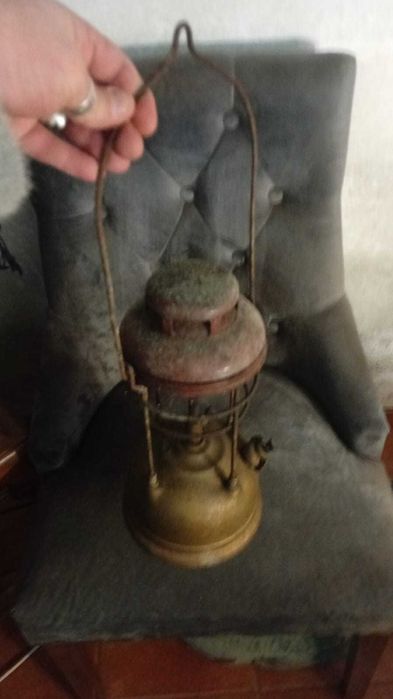 velha lâmpada de óleo antiga