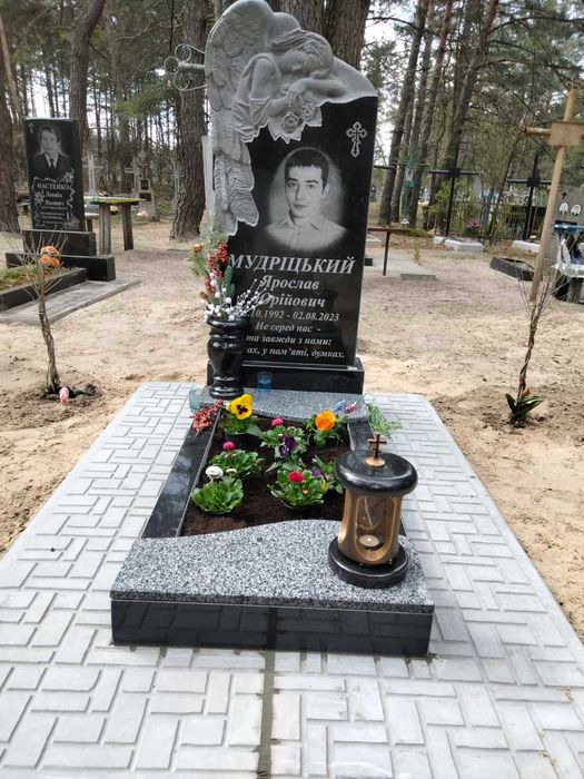 Гранітні пам'ятники з АНГЕЛОМ, колумбарій. Зберігання. Установка