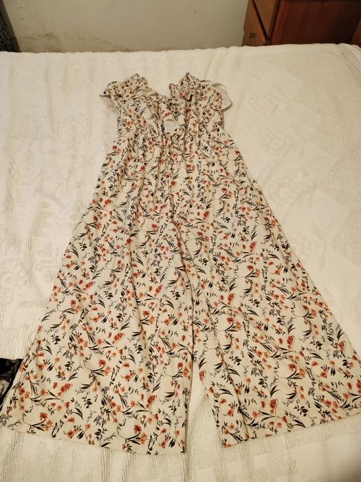 Macacão florido beje