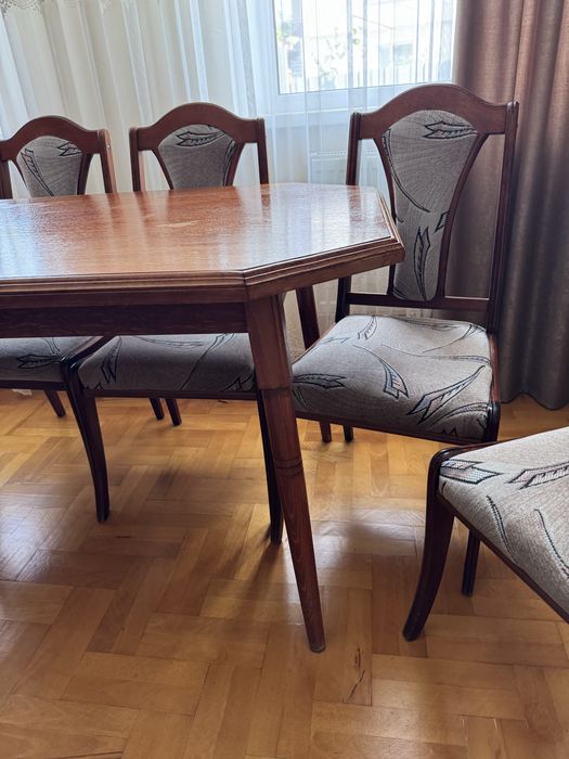 Продам деревʼяний стіл із кріслами 6 шт