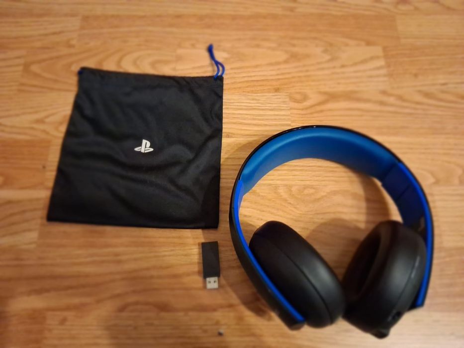 Konsola Ps4 slim +dwa pady +ładowarka +słuchawki.