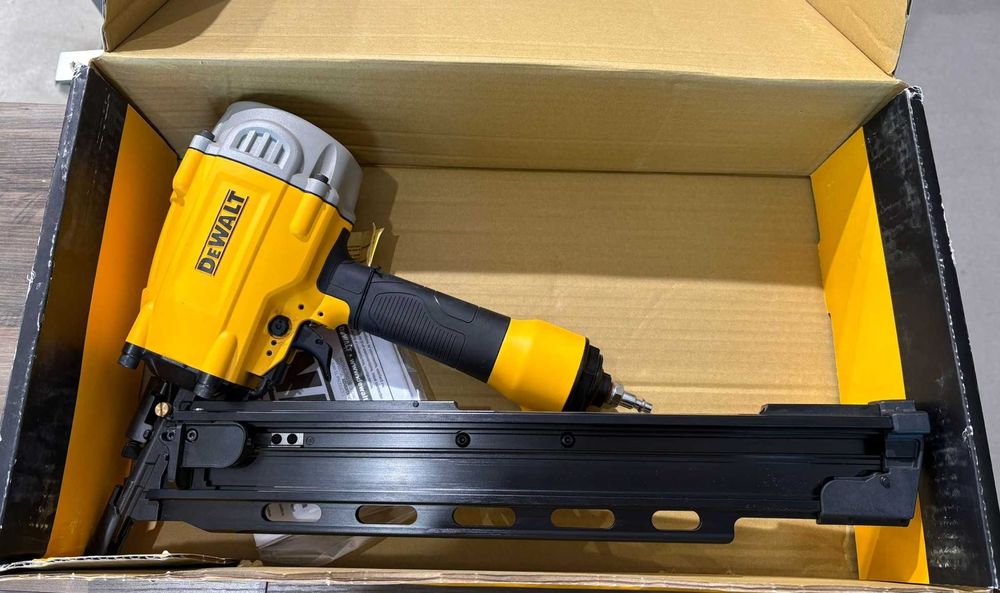 Gwoździarka pneumatyczna DeWalt DWF83PL OUTLET!