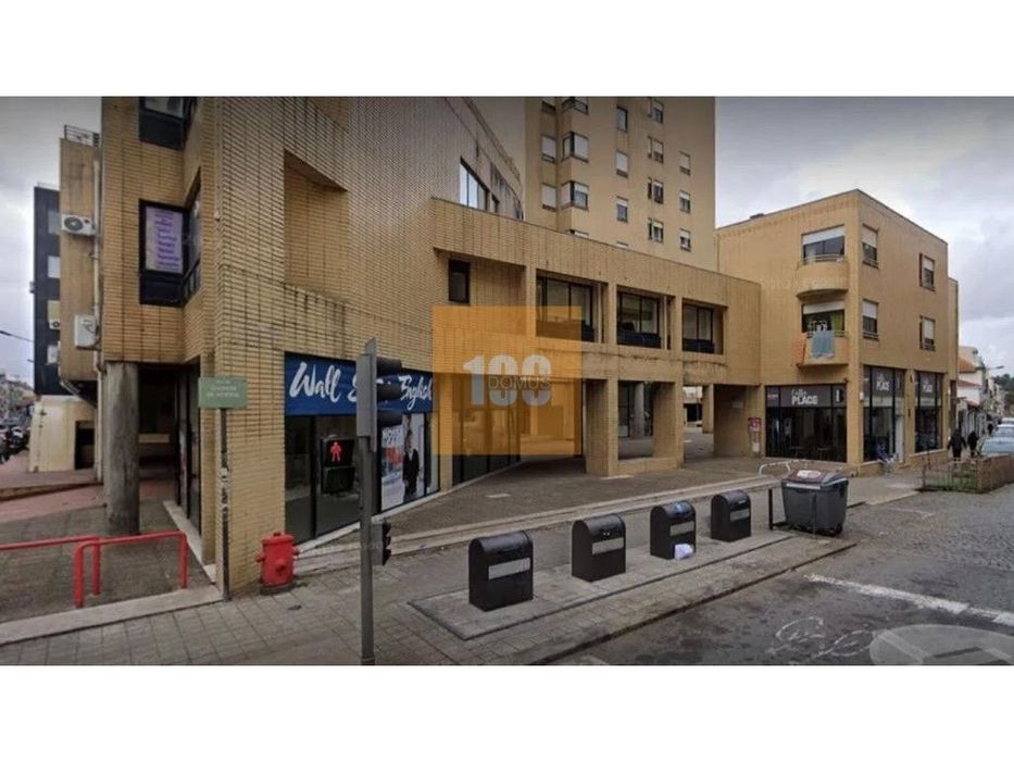 Espaço comercial na Rua da Constituição