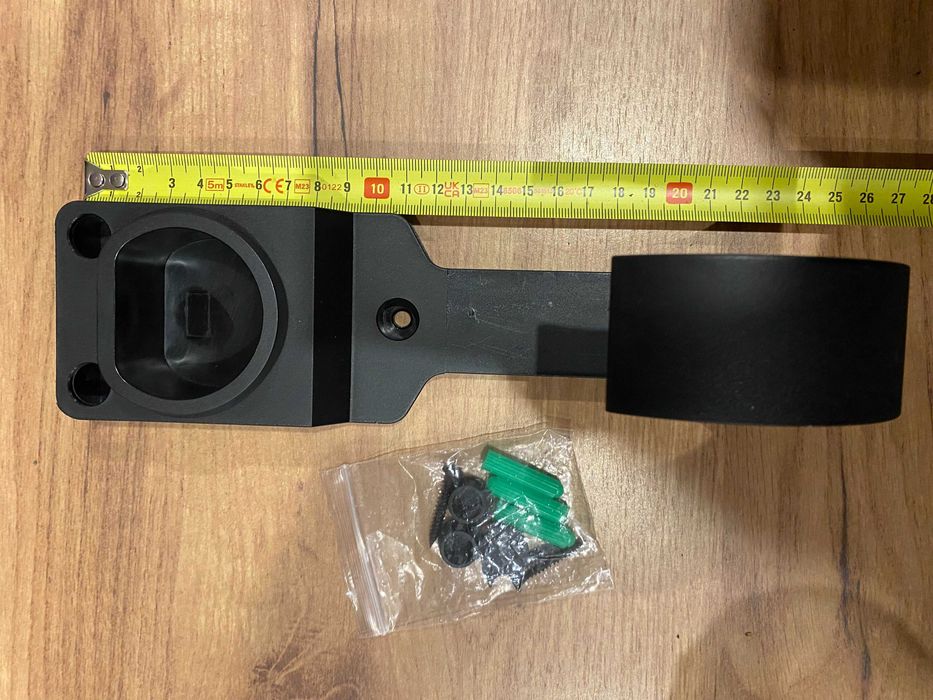 hak, wieszak na kabel ładowarki auta elektrycznego