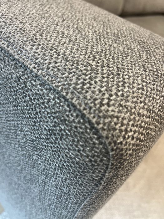 Sofá cinza-claro 4 lugares