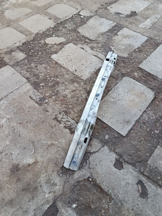 Усилитель переднего бампера бмв е39