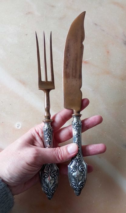Antigo par de talheres de servir peixe em prata