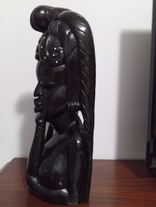 Busto africano em ébano