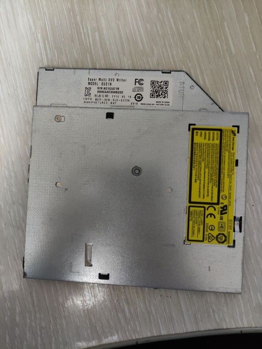 Hitachi/LG Super Multi DVD Writer GUE1N (Для ноутбуков)
