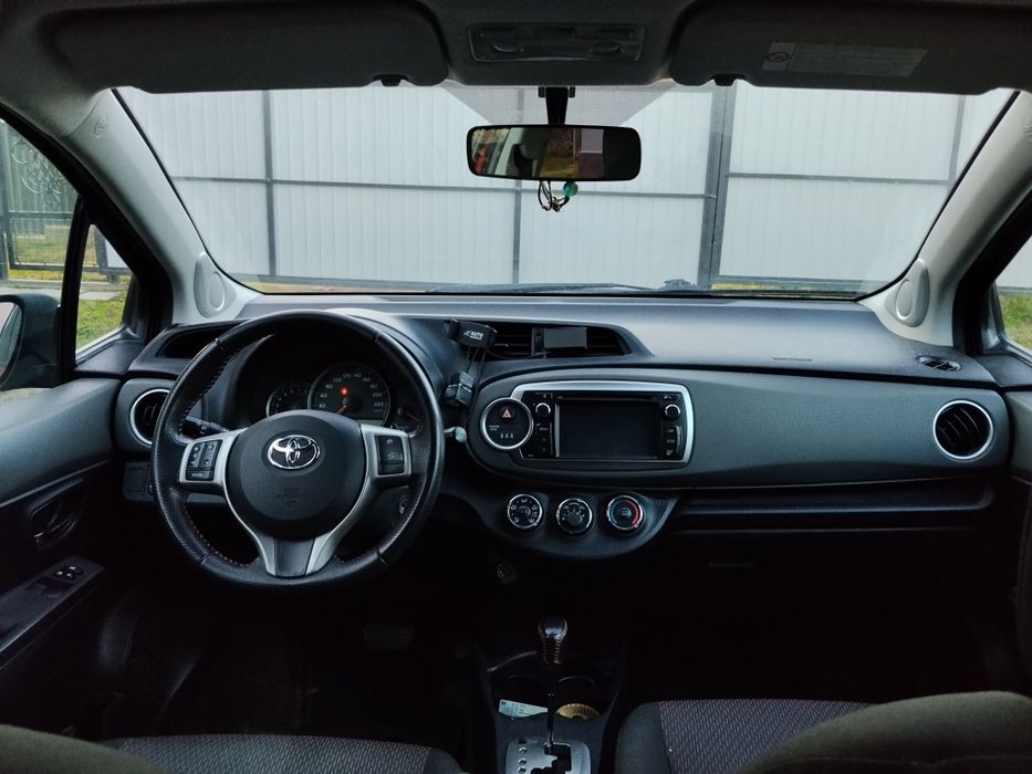 Toyota Yaris 2011 automat
