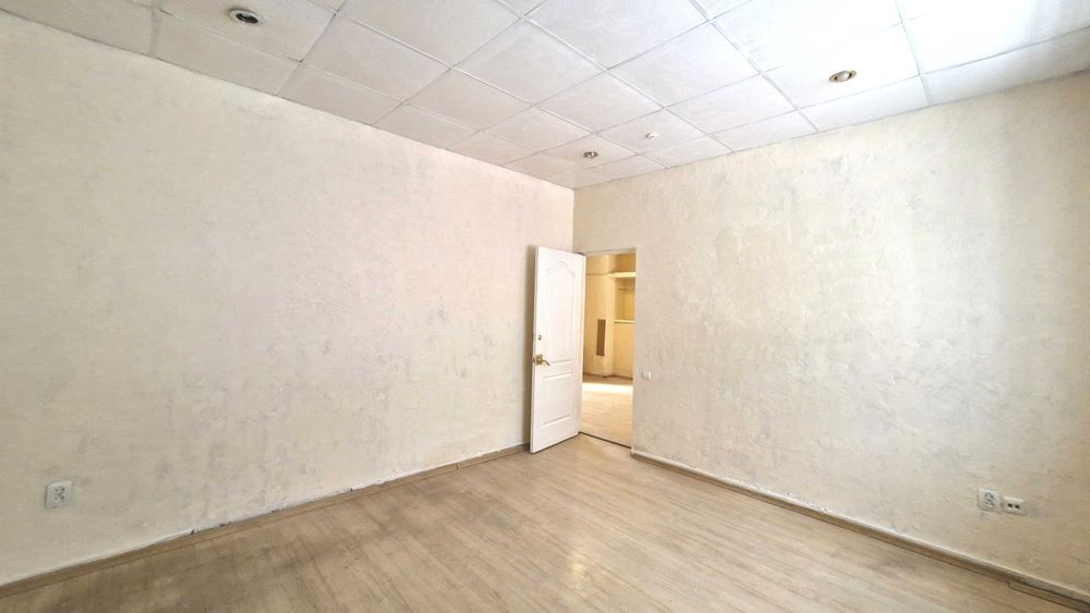 Продам 3 комнатную квартиру дом  в центре Соборная площадь Дерибасовск