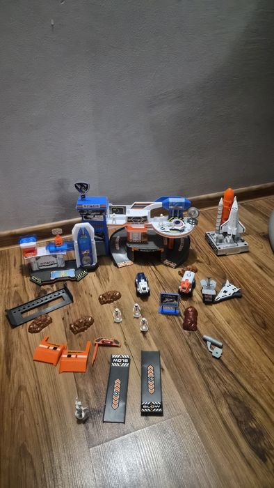 Kosmos stacja kosmiczna kosmonautów pojazdy kosmiczne