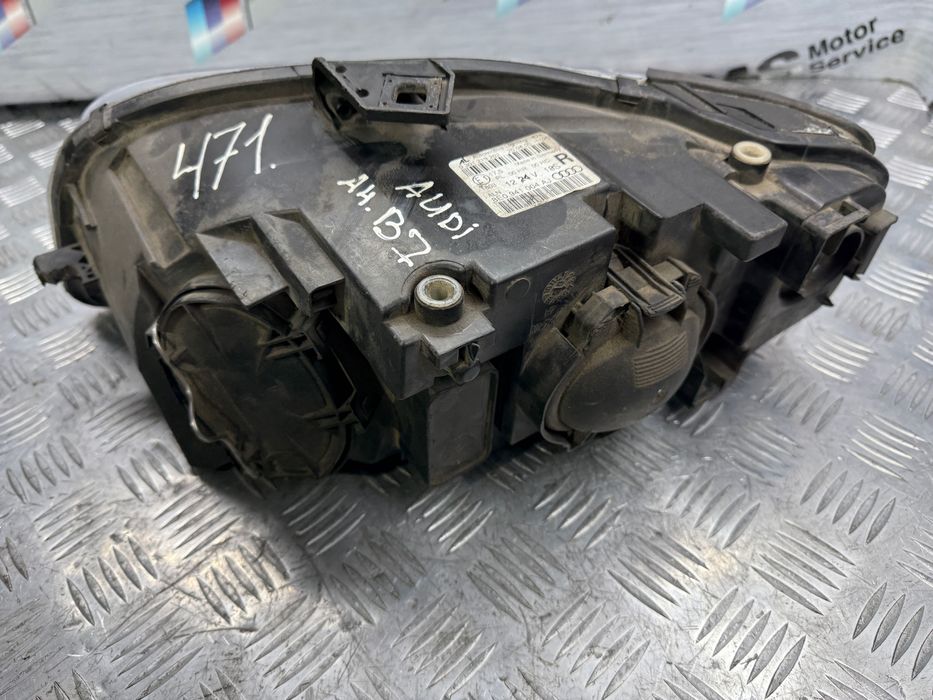Фара правая Audi A4 B7  ауди а4 б7 8e0941004aj