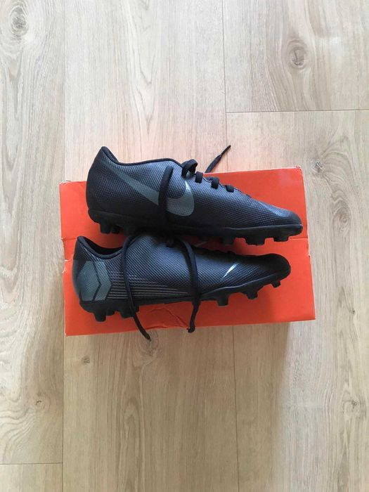 Korki do gry w piłke nożną NIKE