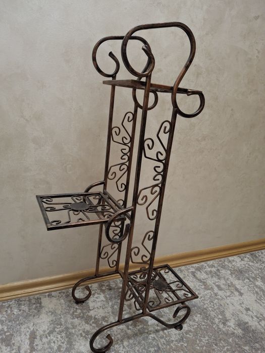 Підставка для квітів металева