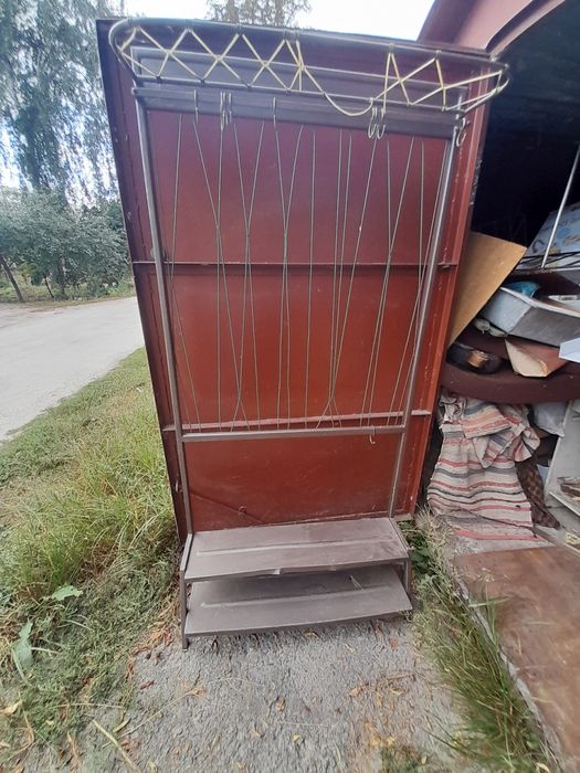 Вішалки для одягу.