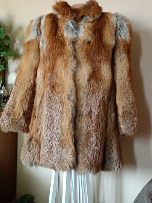 Futro vintage rude lisy