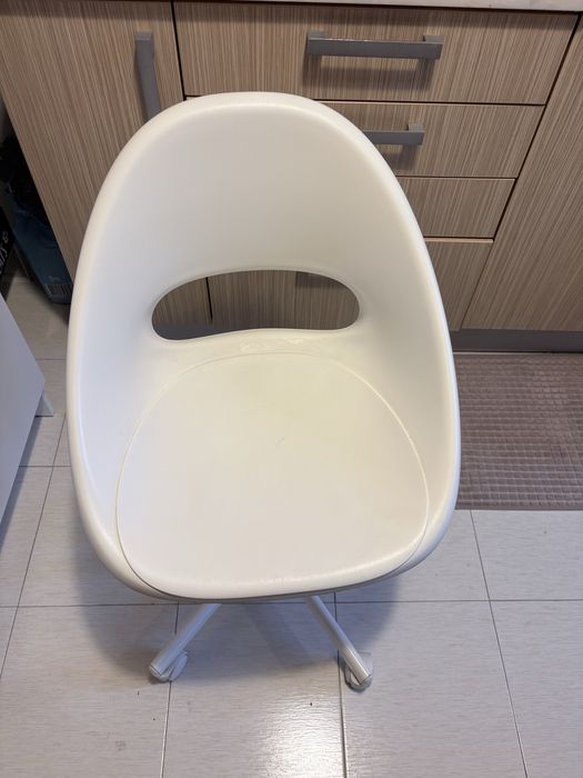 Cadeira ikea com rodas
