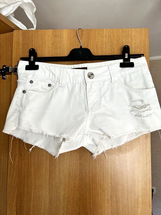 Белые джинсовые шорты