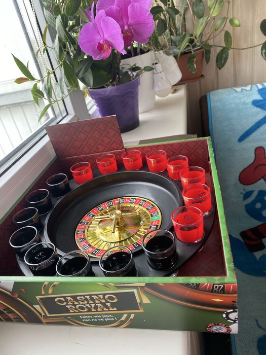 Настільна гра - пʼяна рулетка.