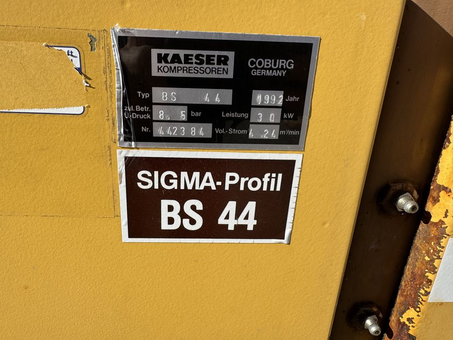 Kompresor śrubowy Kaeser BS44 zbiornik i osuszacz