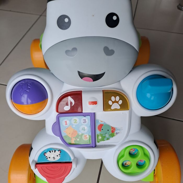 Interaktywny pchacz Fisher price