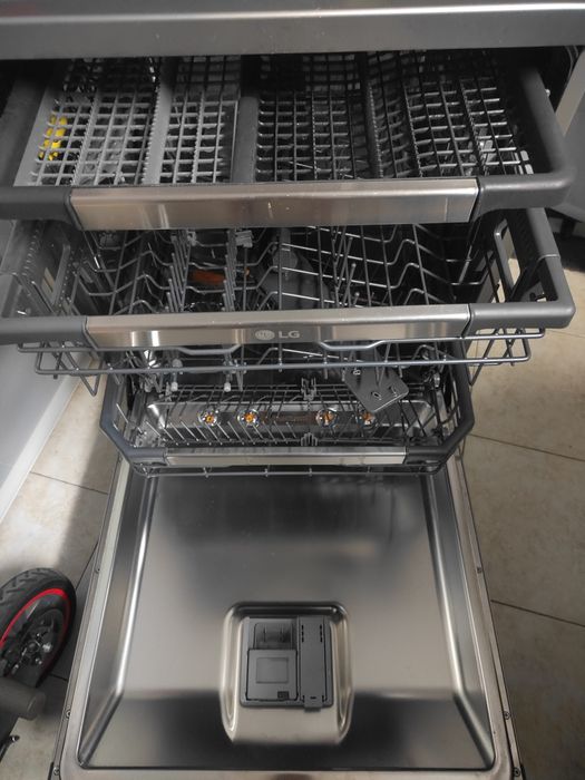 Máquina Loiça LG ThinQ Inox - Para Peças ou Reparar (Erro bE)