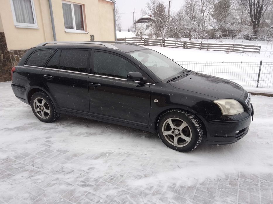 Тойота авенсіс 2005