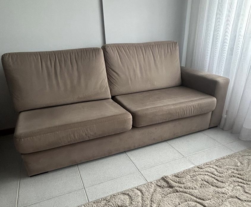 Sofá com chaise longue