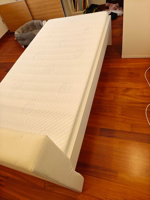 Łóżko młodzieżowe Meblik Tapicerowane Białe Materac 190x90 Szuflada