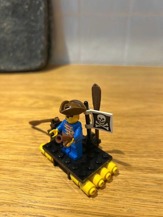 Lego 6234 Pirates - Tratwa z piratem i rekinem