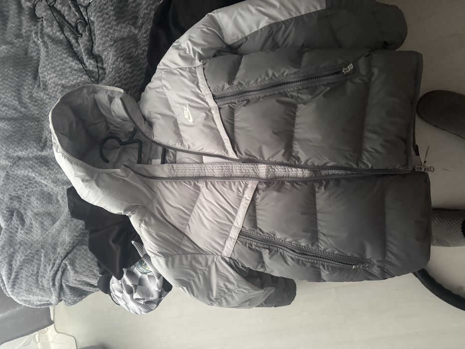 Продам пуховик NIKE STORM-FIT куртка нова продаю,тому що маленька (